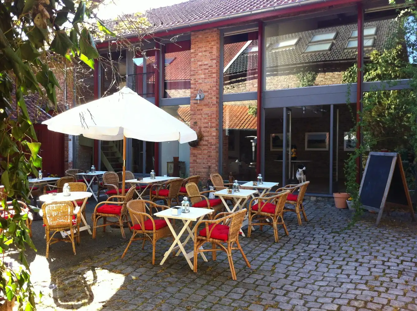 Unieke B&B in voormalige hoeve te Heks (Heers) – wonen, ondernemen en genieten in het groen foto 3