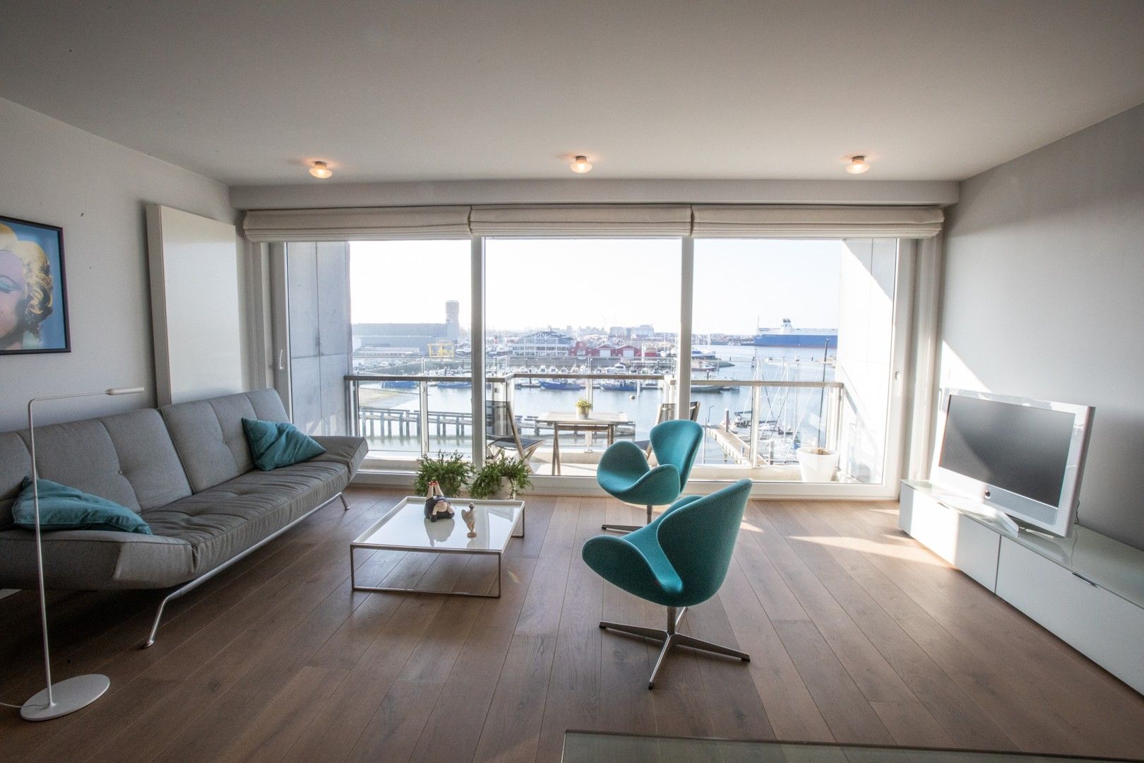 Verzorgd appartement met balkon en zicht op de jachthaven foto {{pictureIndex}}