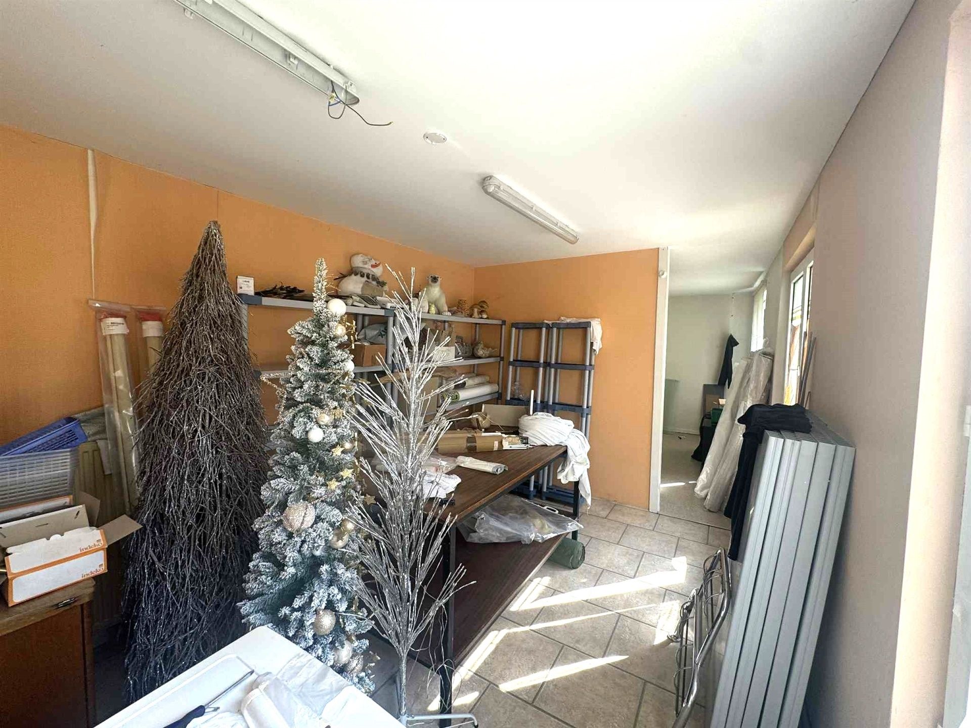 Gelijkvloerse handelsruimte met terras/tuin te huur RUE DE WAND. foto 4