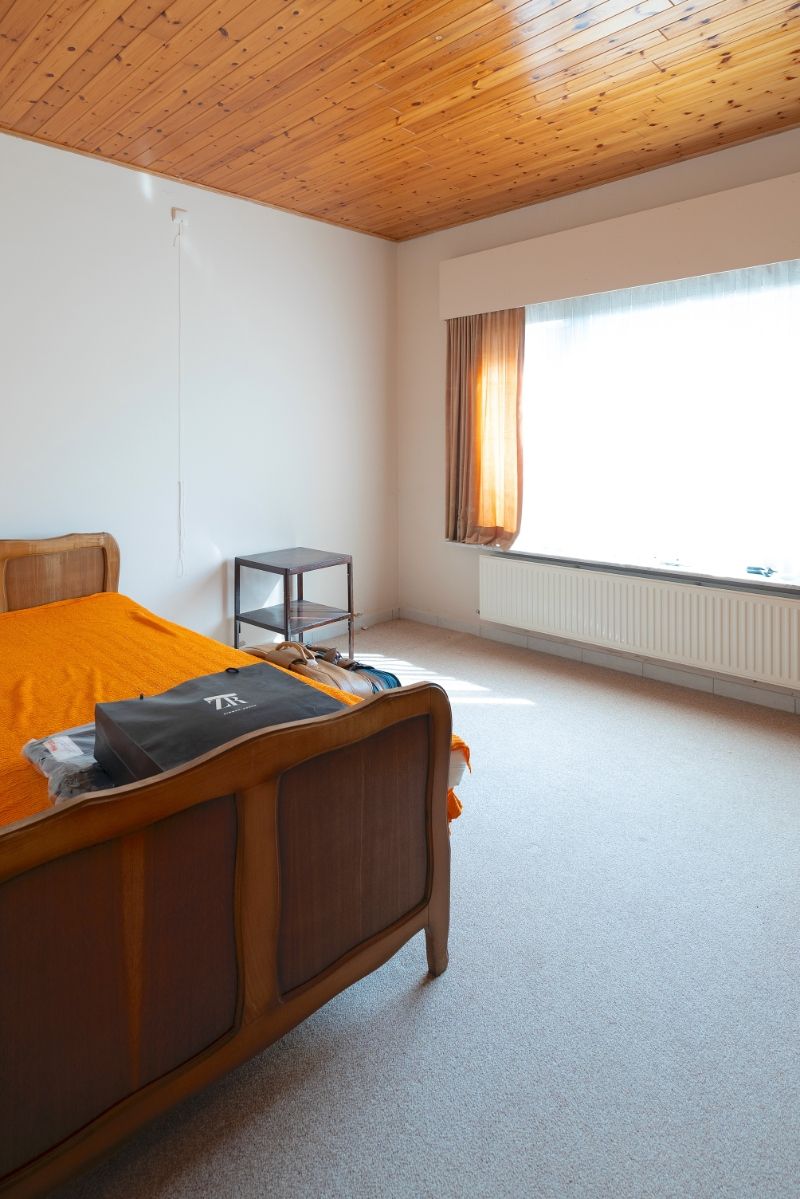 Op te frissen / te renoveren woning met tuin in residentiële buurt foto 14