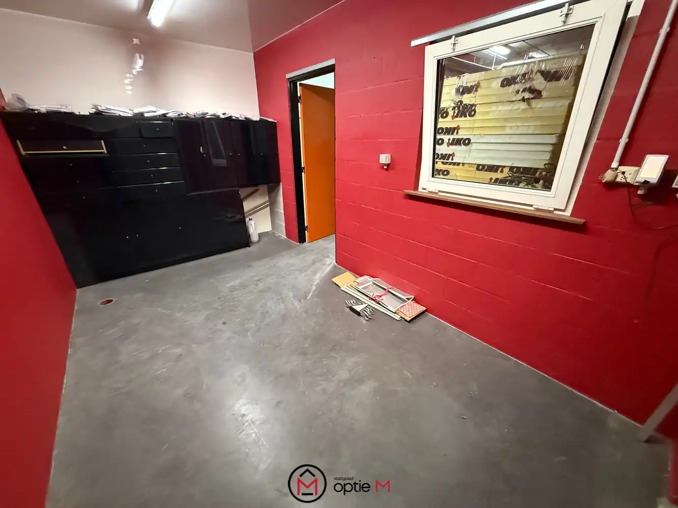 GOED GELEGEN MAGAZIJN MET SANITAIR EN BUREEL foto 10