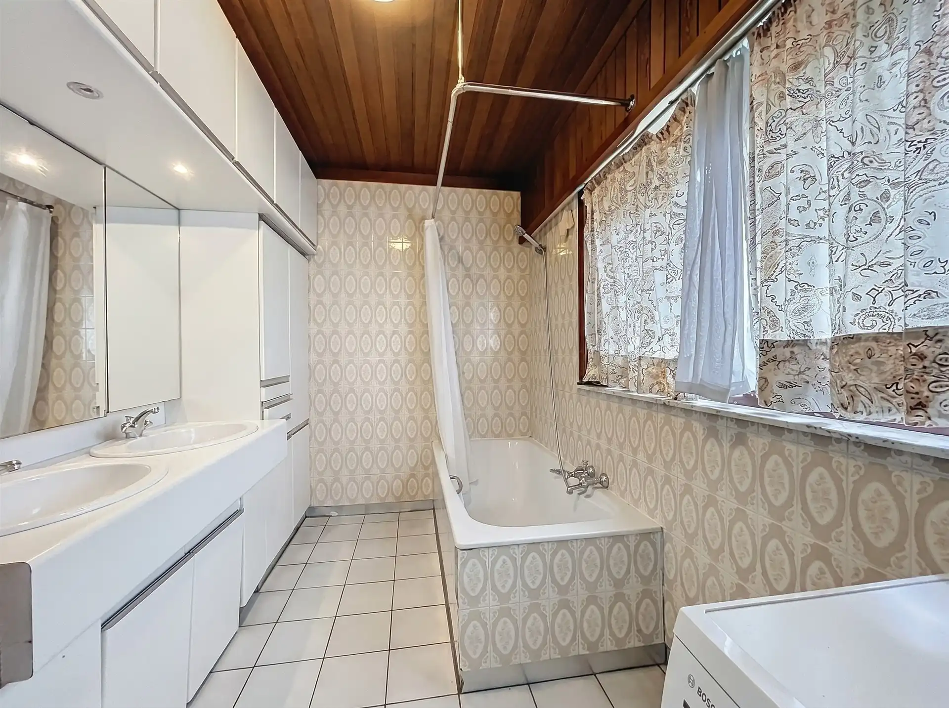 Woning met magazijn en kantoor op perceel van 2185m² foto 9