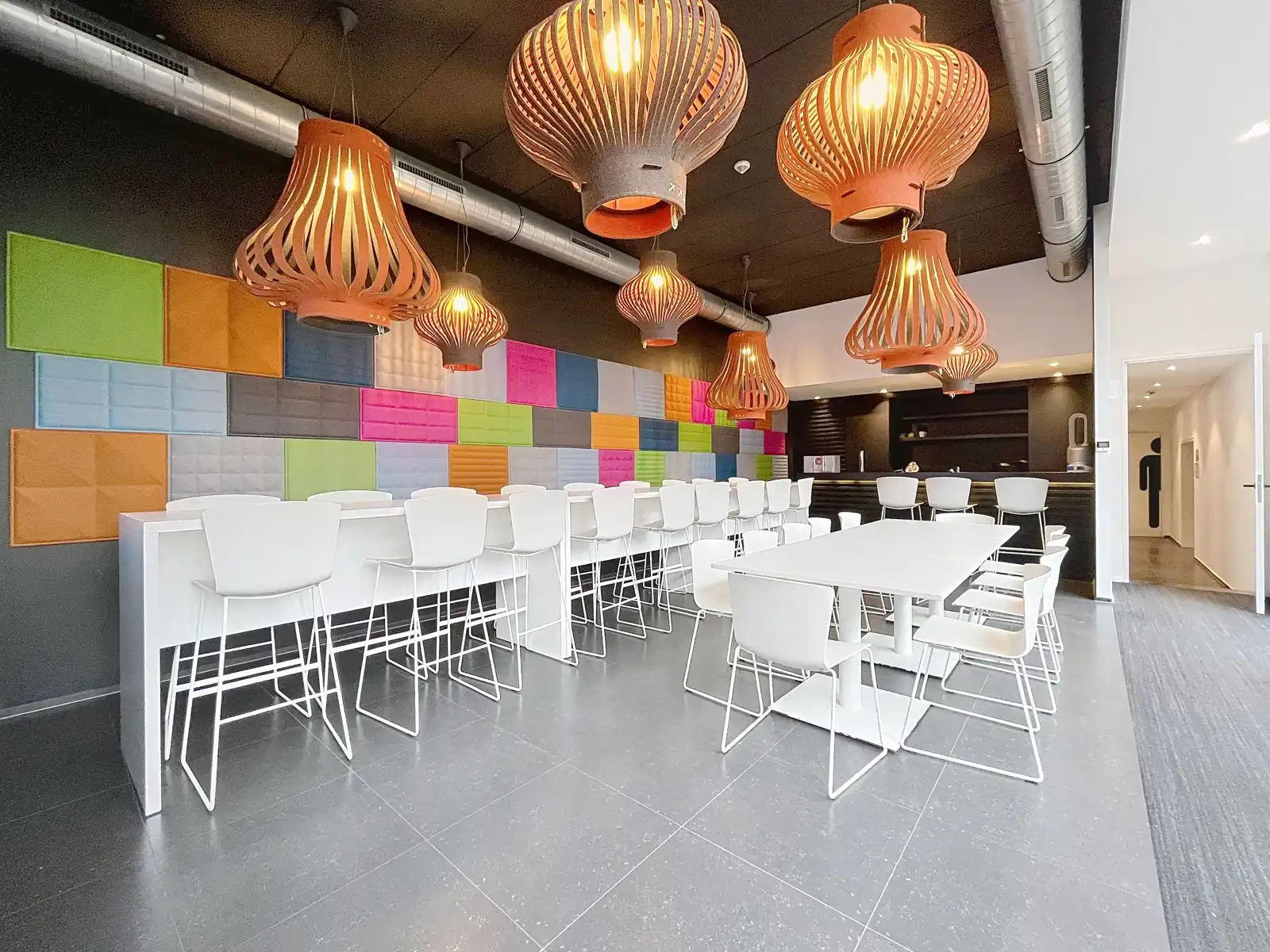 Duplex-kantoorruimte met 6/9 werkplekken in dienstencentrum. foto 20