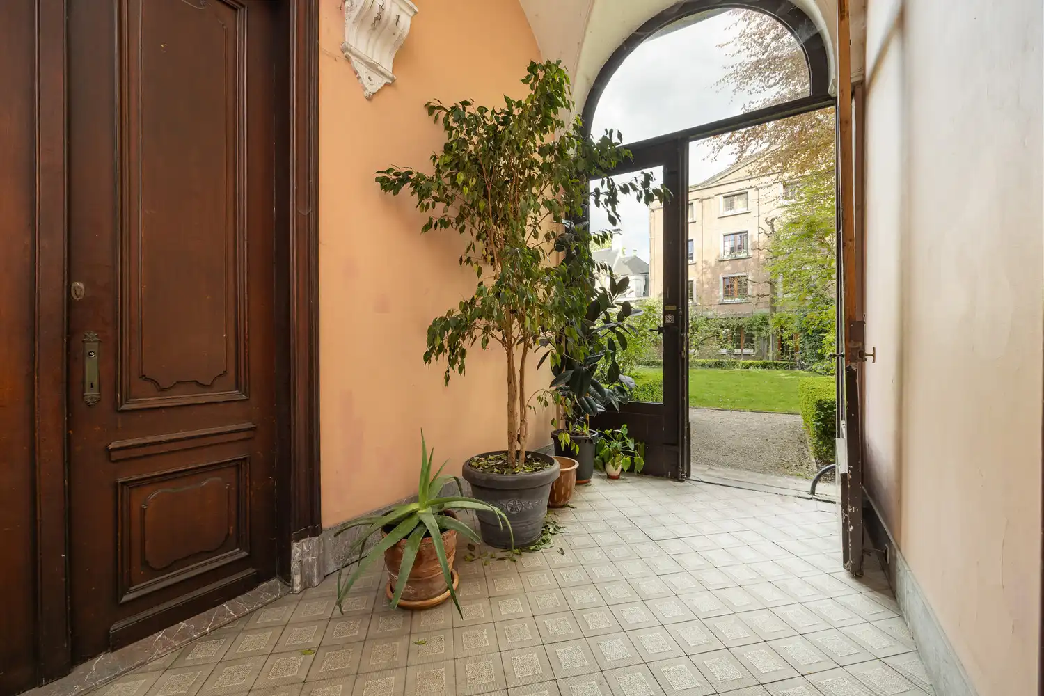 Een zeldzaam en groen privilige in het hart van Antwerpen: wonen in het historische Venushof foto 29