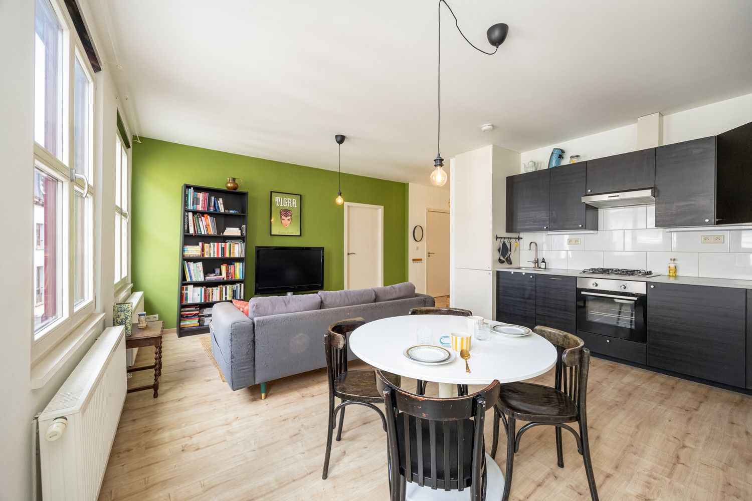 Instapklaar 2-slaapkamer appartement (70m²) met zalig terras op toplocatie in centrum Antwerpen foto 6
