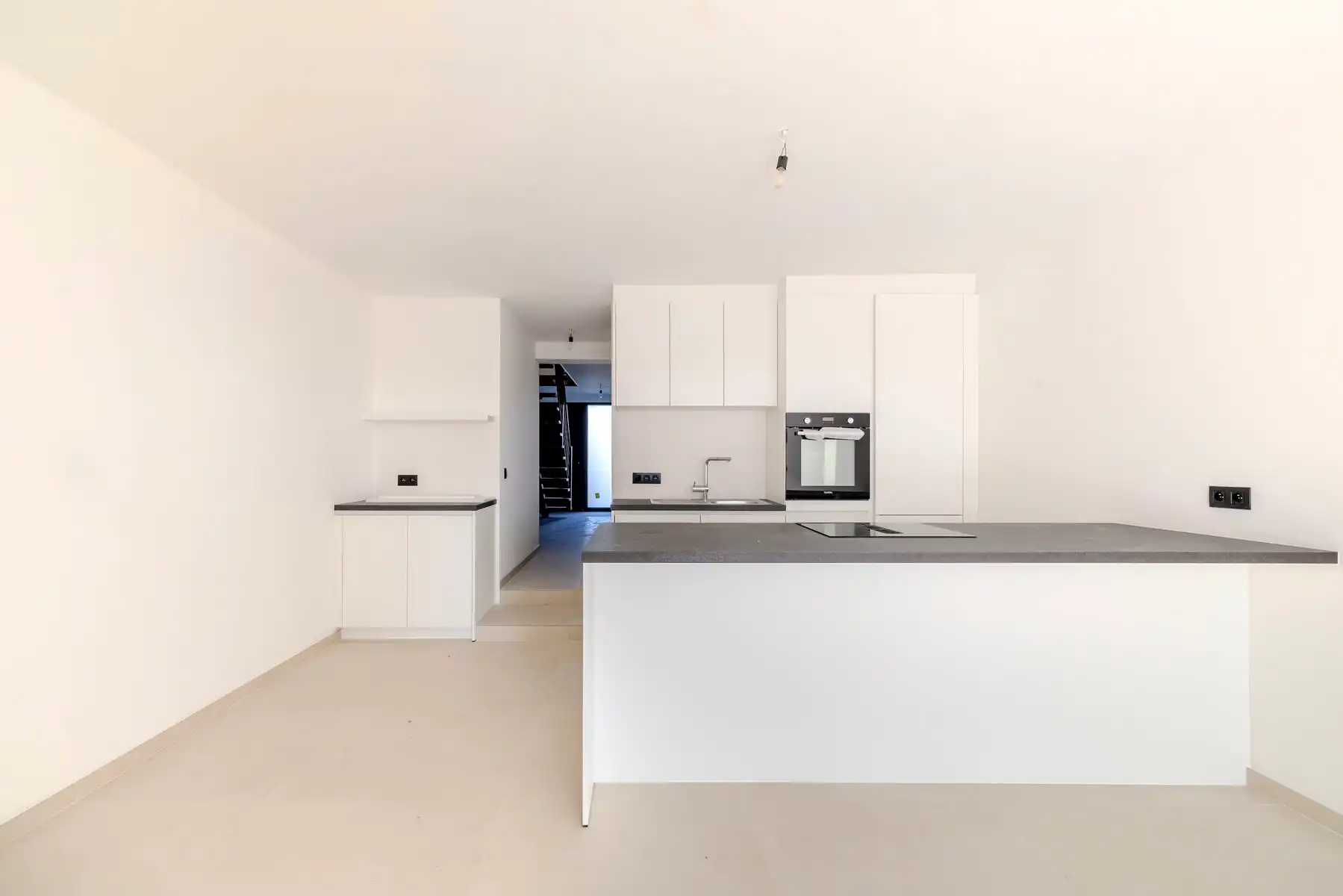 Gerenoveerde woning met 3 slpks, tuin en garage foto 4