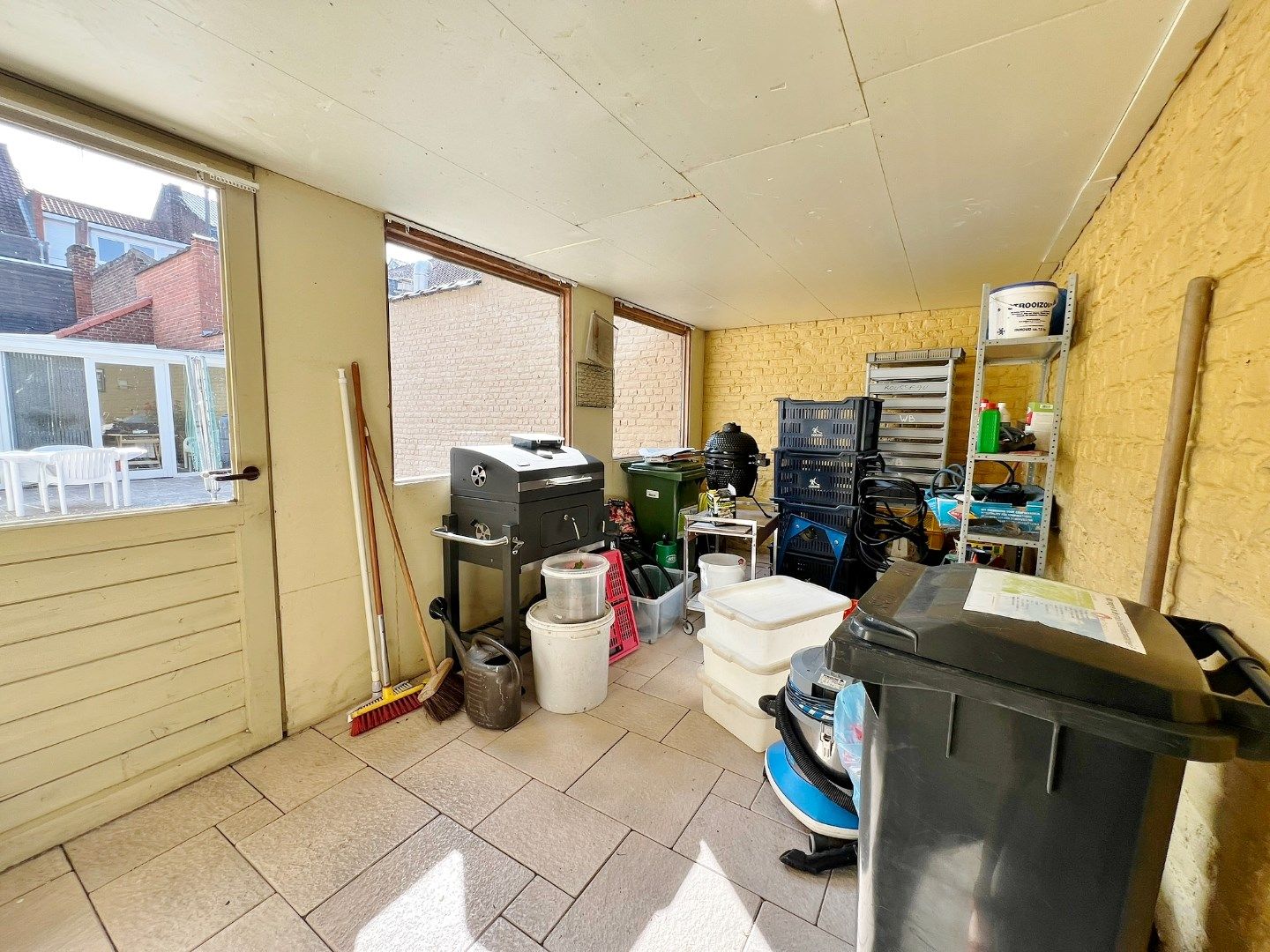 Charmante op te frissen rijwoning met zuidwest-gerichte tuin en uitweg met mogelijkheid tot garage. foto 19