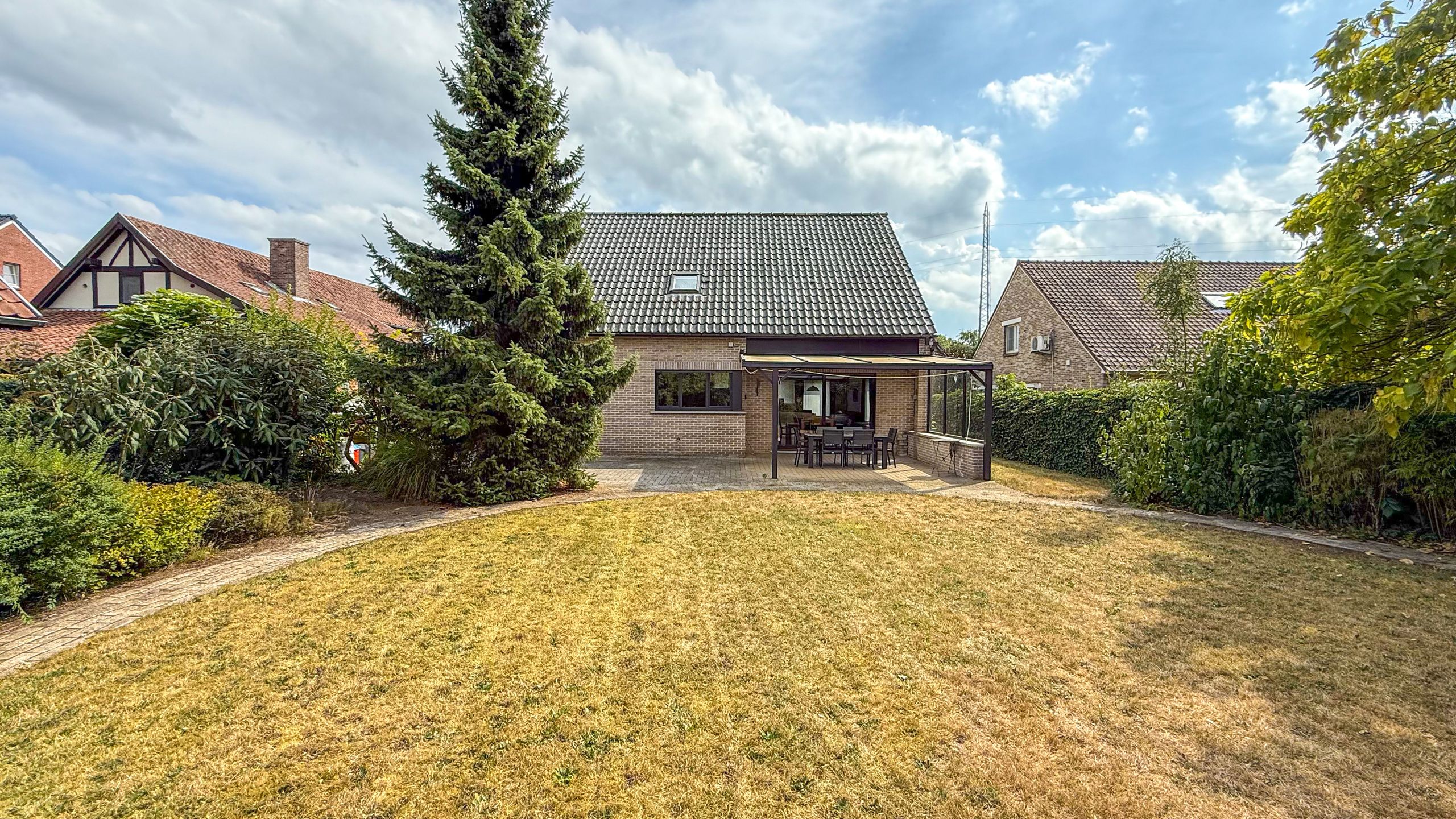 Ruime gezinswoning met 4 tot 5 slpkms en grote omheinde tuin! foto 39