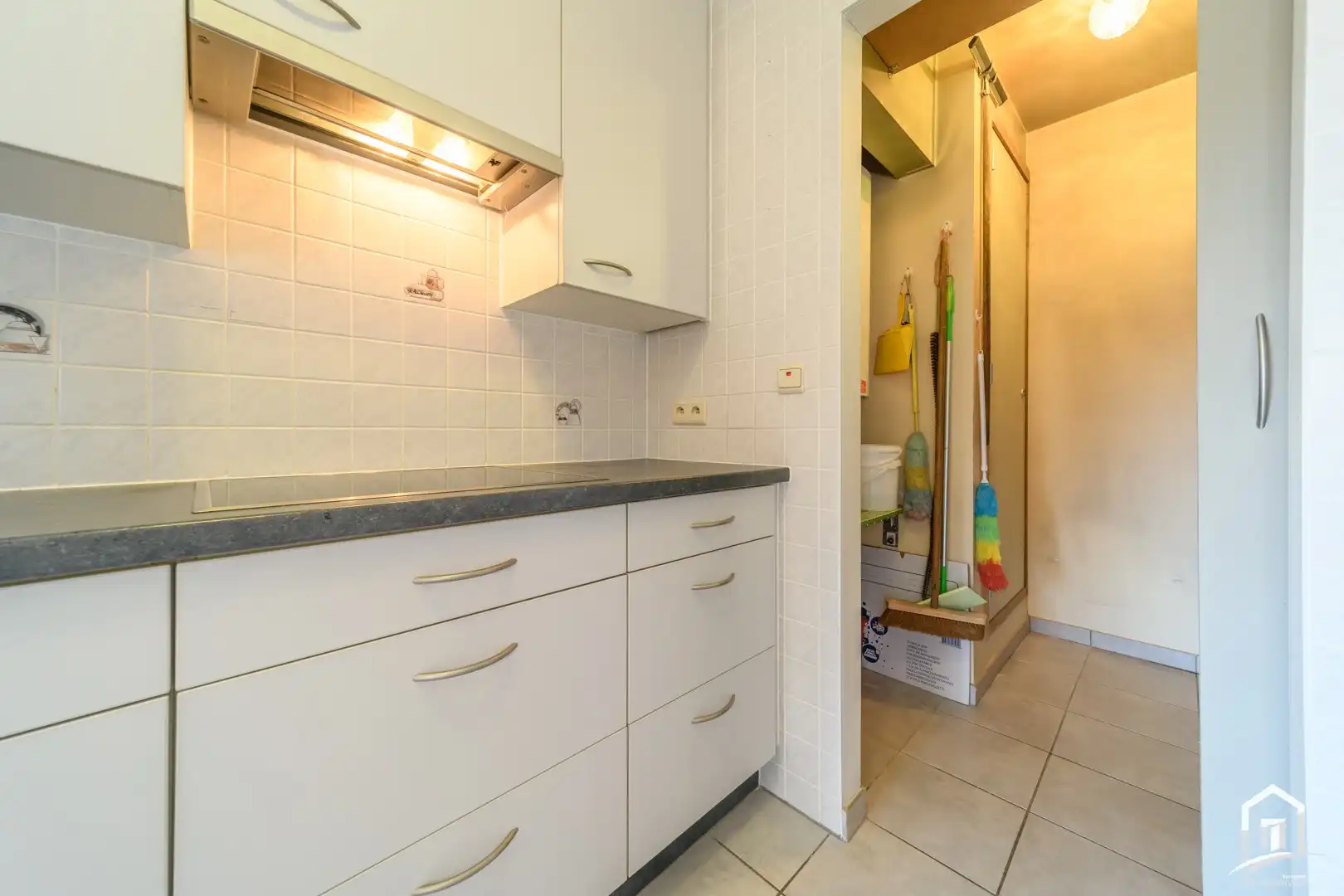 Centraal gelegen appartement te Nieuwerkerken foto 10