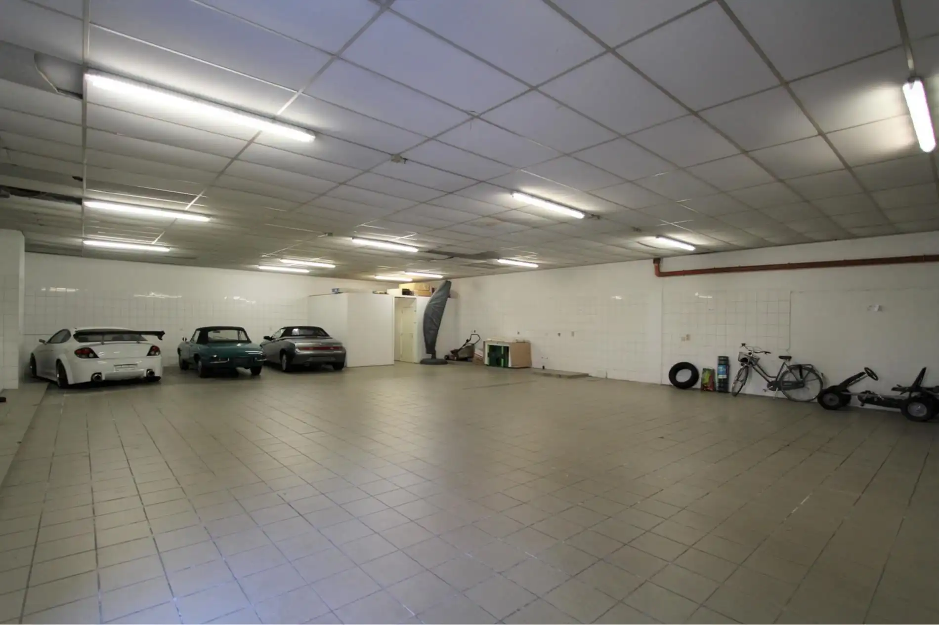 RUIM GELIJKVLOERS APPARTEMENT MET TUIN EN GARAGE foto 12