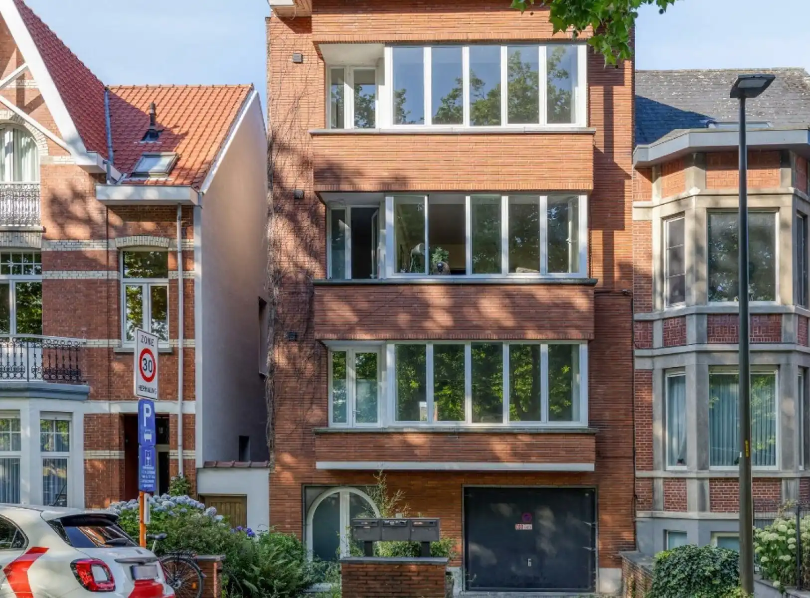 Mooi gelegen 2 kmr-app aan de vaart met terras foto {{pictureIndex}}