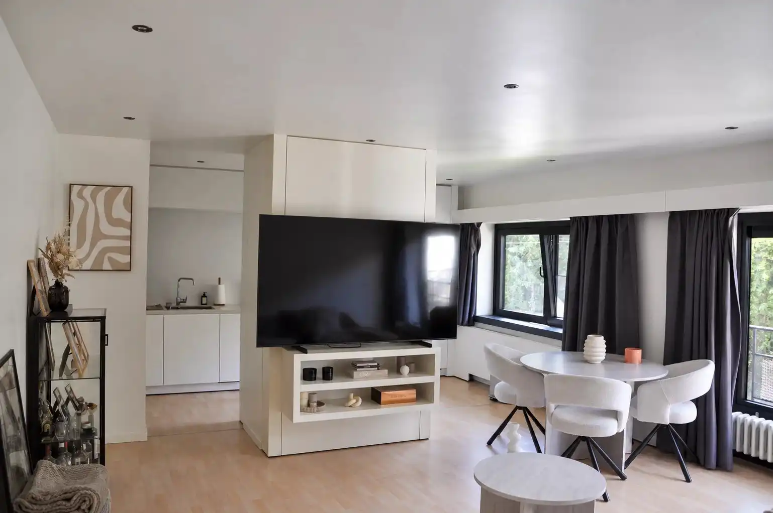 VERRASSEND RUIM EN RUSTIG GELEGEN APPARTEMENT VAN 126 M² NABIJ CENTRUM BILZEN foto 2