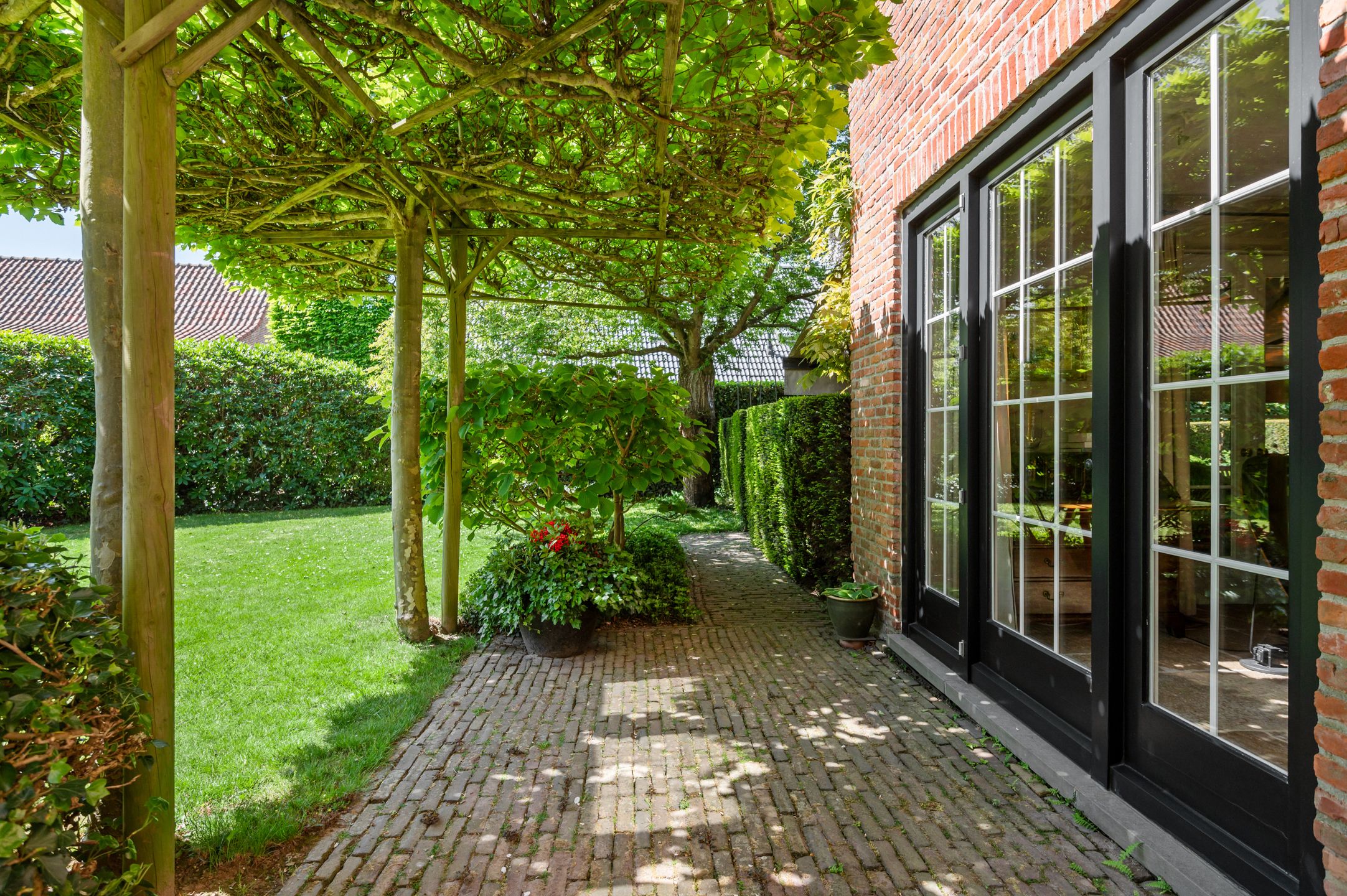 Heel ruime woning met mooie tuin op toplocatie! foto 22