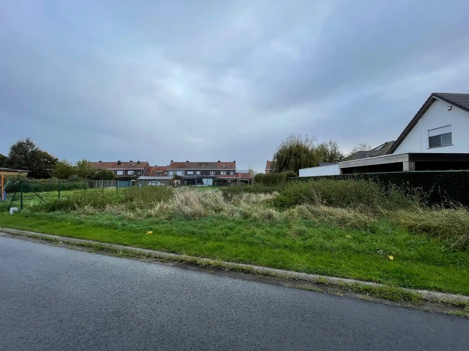 Villaperceel foto {{pictureIndex}}