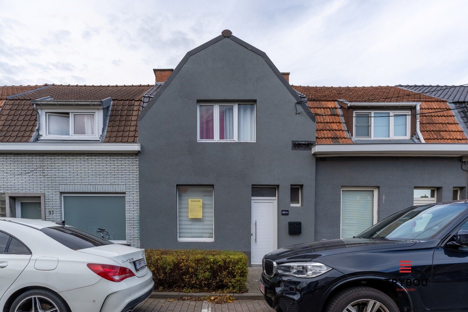 Rustig gelegen, volledig gerenoveerde woning met gezellige, onderhoudsvriendelijke tuin foto {{pictureIndex}}