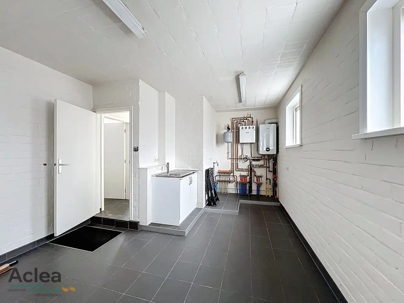 Comfortabele woning met ruime loods foto 11