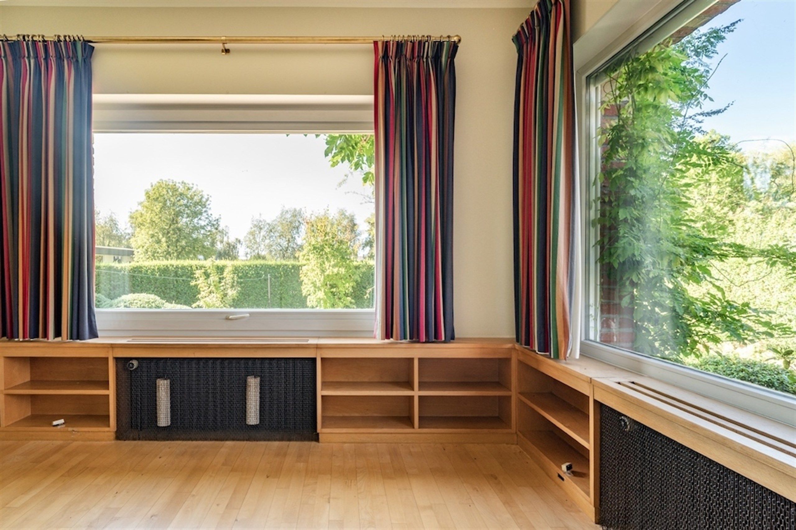 Royale en stevige eigendom op 1000 m2 aan de stadsrand foto 10