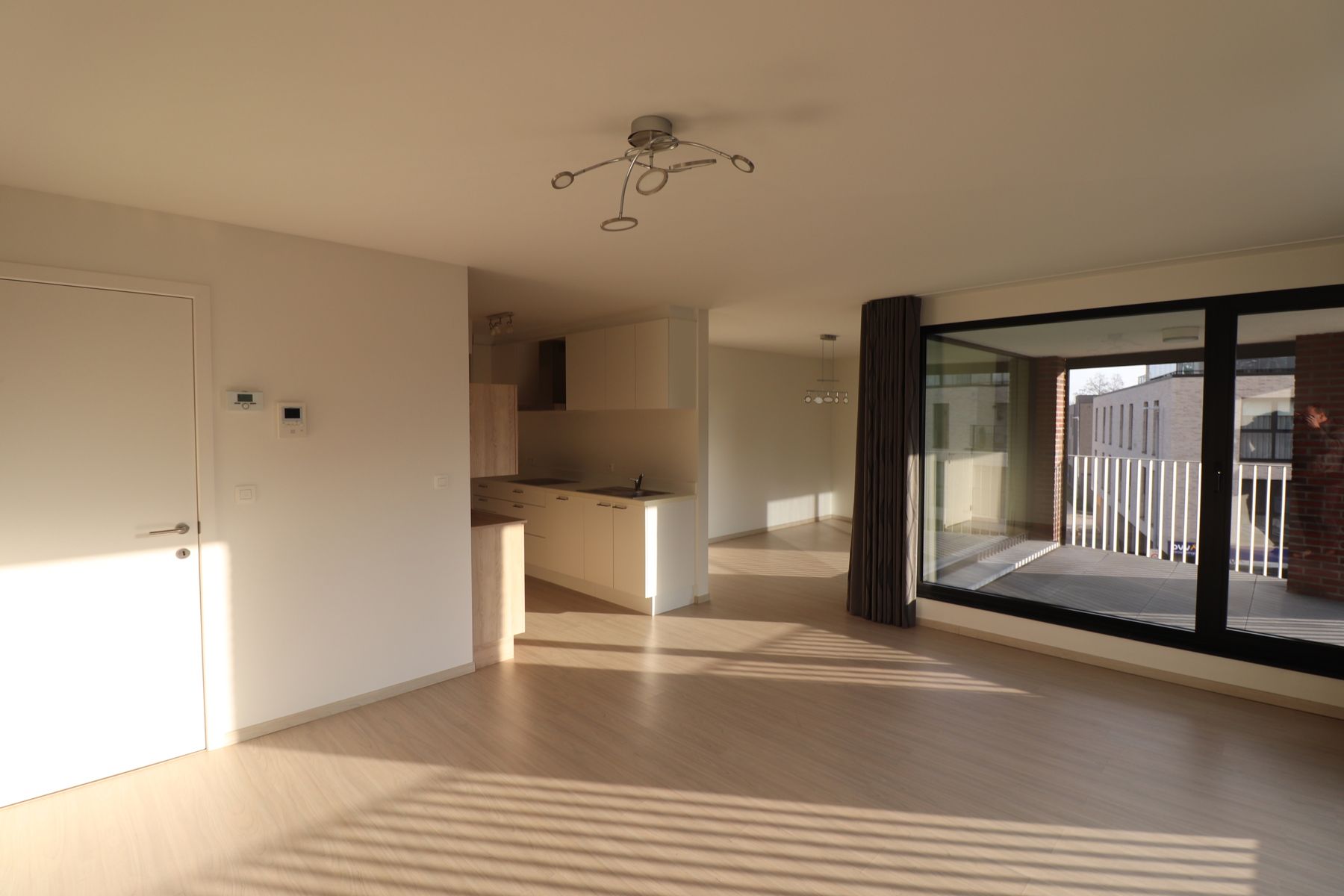 Een ruim 2-slaapkamerappartement met 2 terrassen, autostaanplaats met kelderberging. foto 2