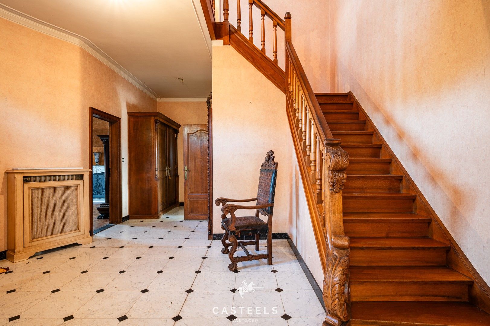 Karaktervolle villa met barokke charme en eindeloze mogelijkheden foto 12