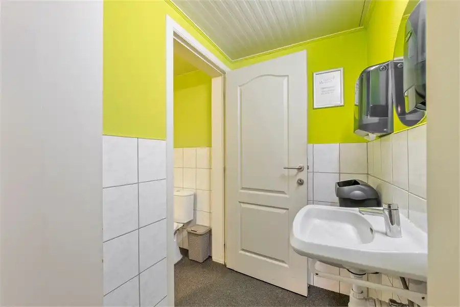 RUIM HANDELSPAND MET WOONST IN SINT-TRUIDEN foto 13