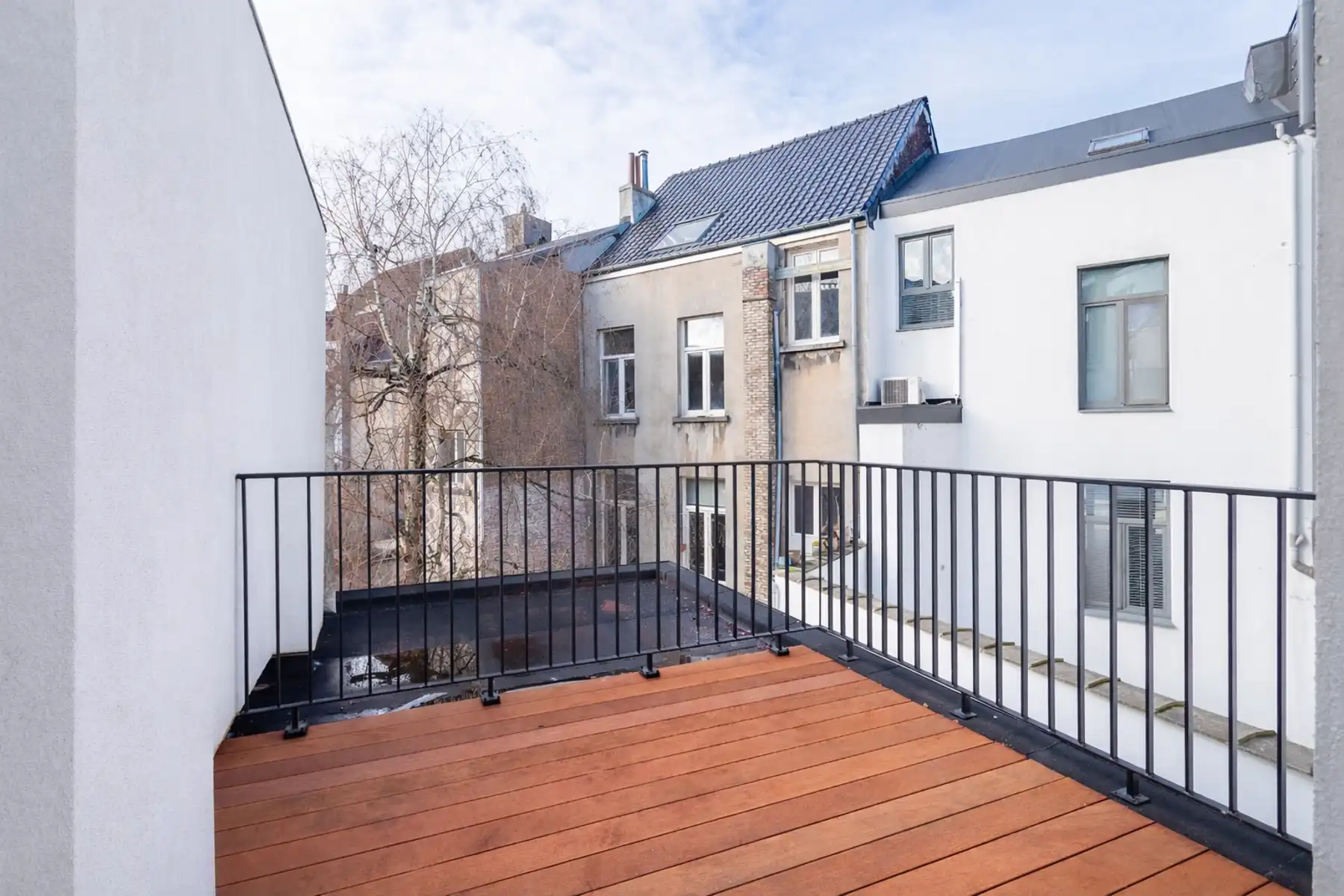 Gerenoveerd duplexappartement met terras in Markgravewijk foto 5