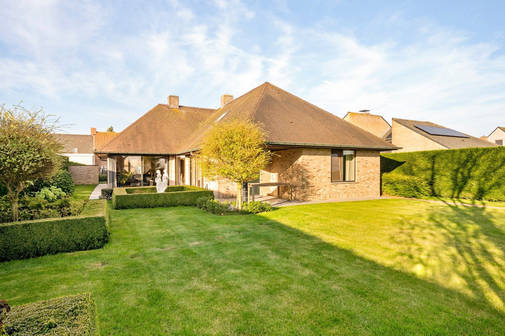 Riante villa met 3 slaapkamers, tuin en ruime garage. foto 24