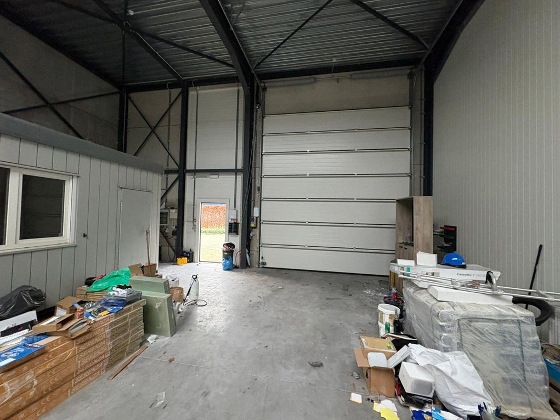 Moderne KMO unit (215m²) te huur. foto 3