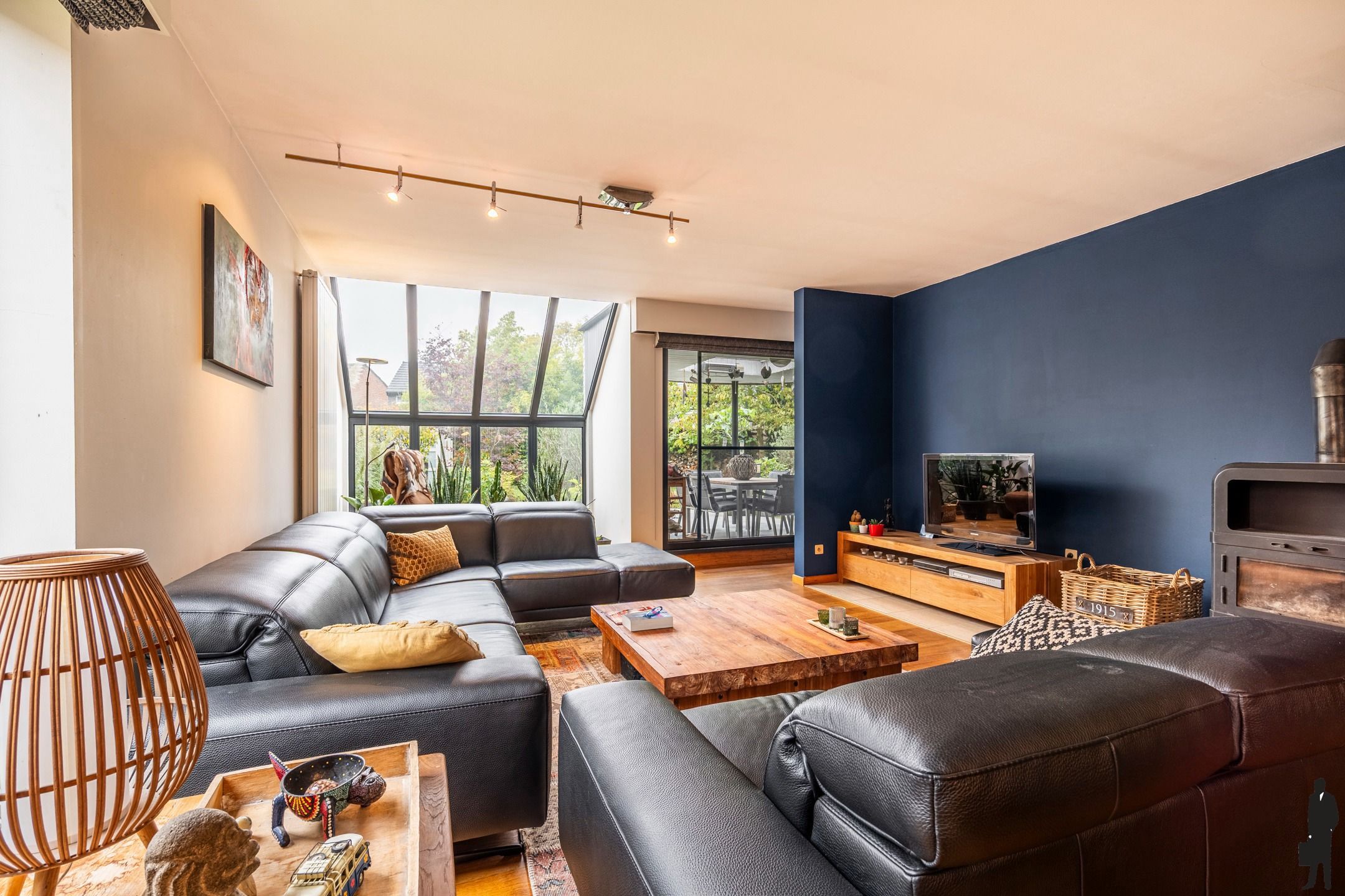 Instapklare gezinswoning met 3slks, tuin en garage op 563 m² foto 8