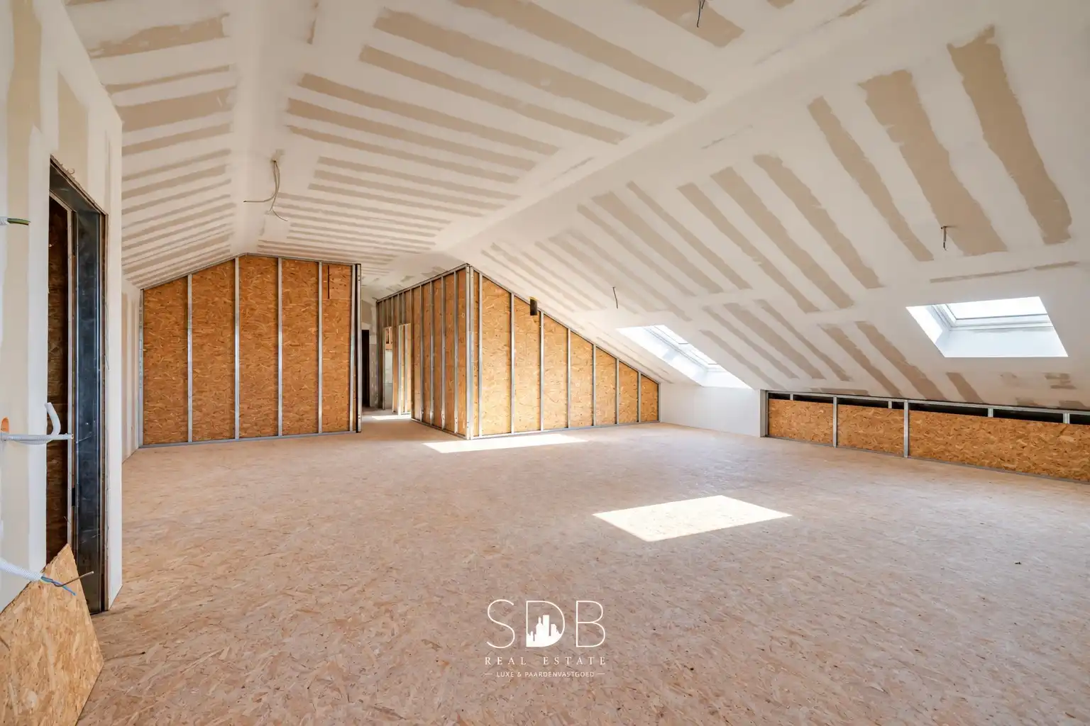 Hedendaagse woning met hippische accommodatie op 17.782m² foto 32