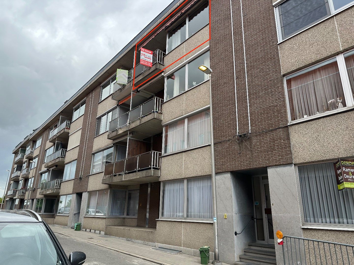 Ruim appartement met 2 slaapkamers en 2 terrassen in het centrum van Tongeren. foto {{pictureIndex}}