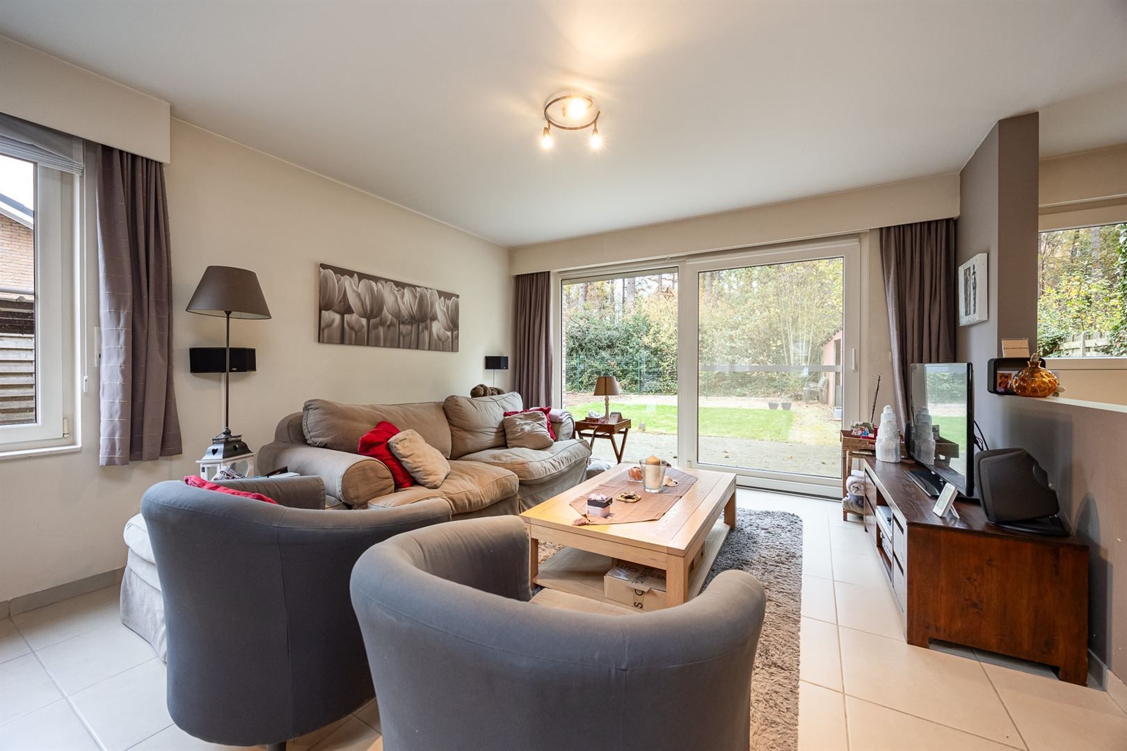 Woning op toplocatie met ruime tuin en zicht op bosgebied. foto 5