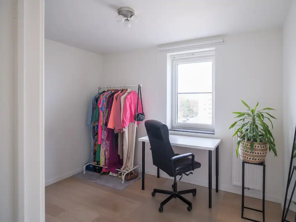 Lichtrijk dakappartement (BJ 2015) met een bijzonder ruim terras foto 13