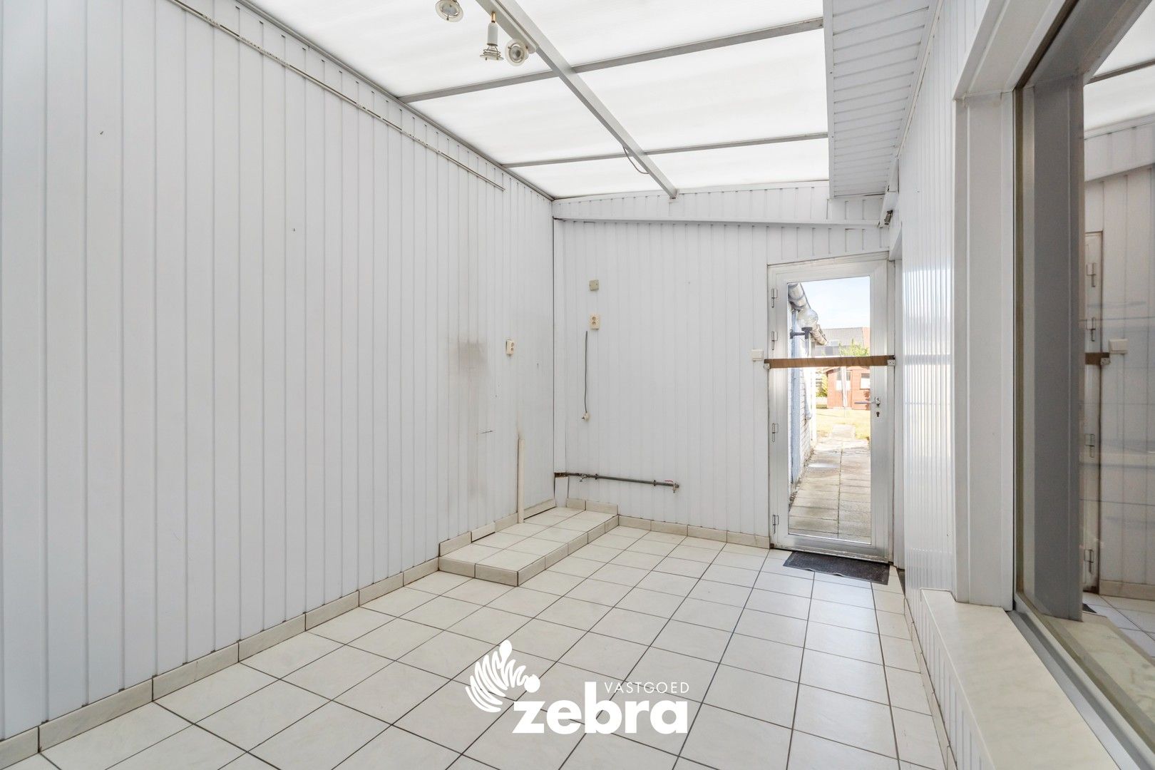 Gunstig gelegen woning met veel potentieel te Roeselare! foto 9
