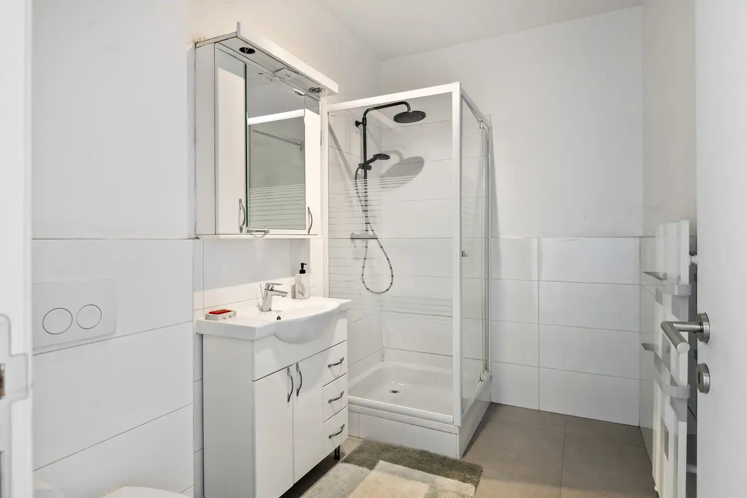 Instapklare woning met 4 slaapkamers, garage en tuin te Niel foto 13
