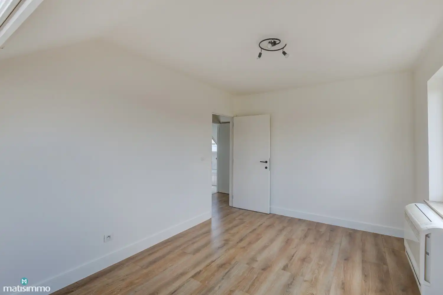 DUPLEXAPPARTEMENT MET AUTOSTAANPLAATS, GARAGEBOX EN KELDERBERGING NABIJ CENTRUM BILZEN foto 16