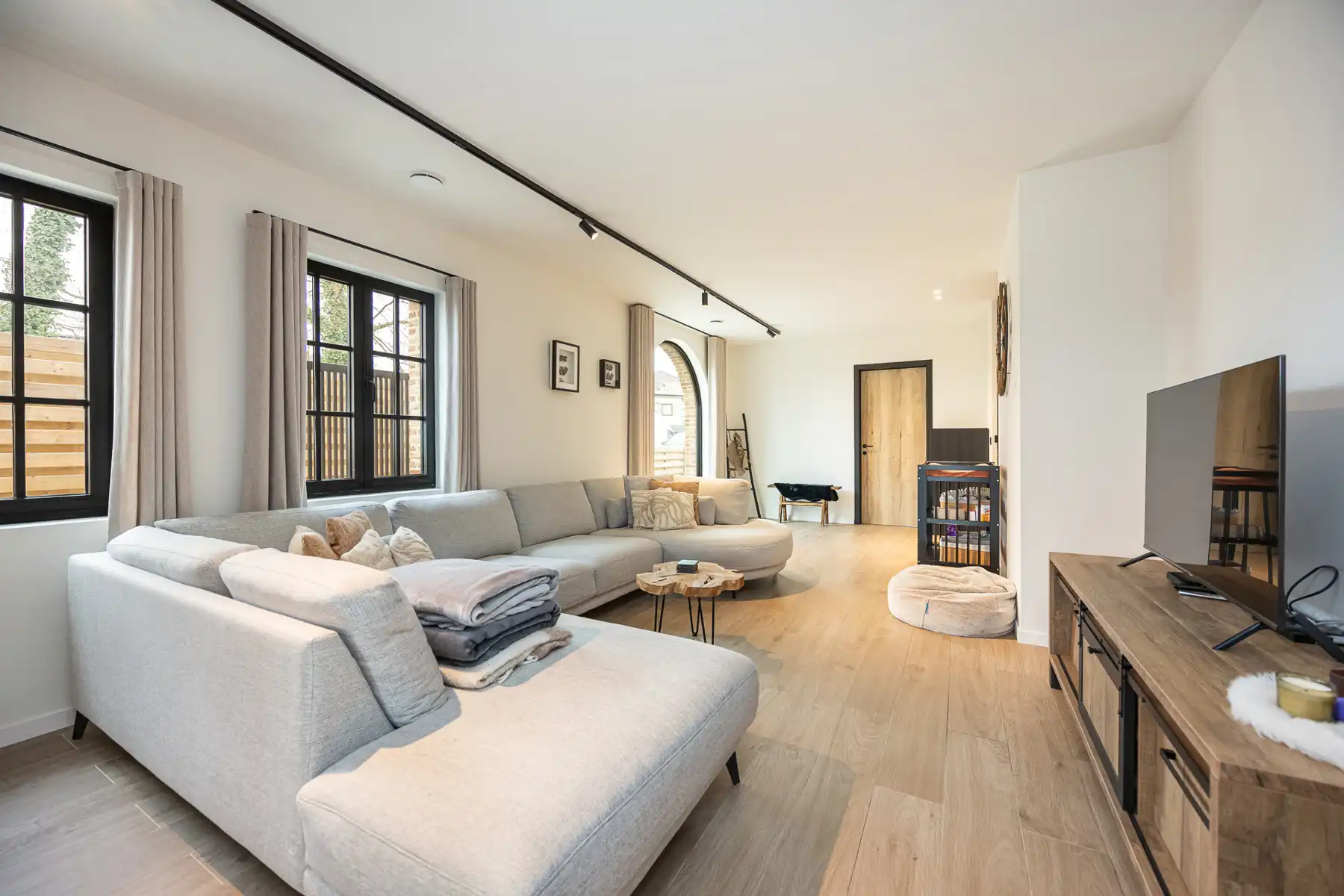 Kwaliteitsvolle energiezuinige woning met 5 slaapkamers in Merksplas. foto 3