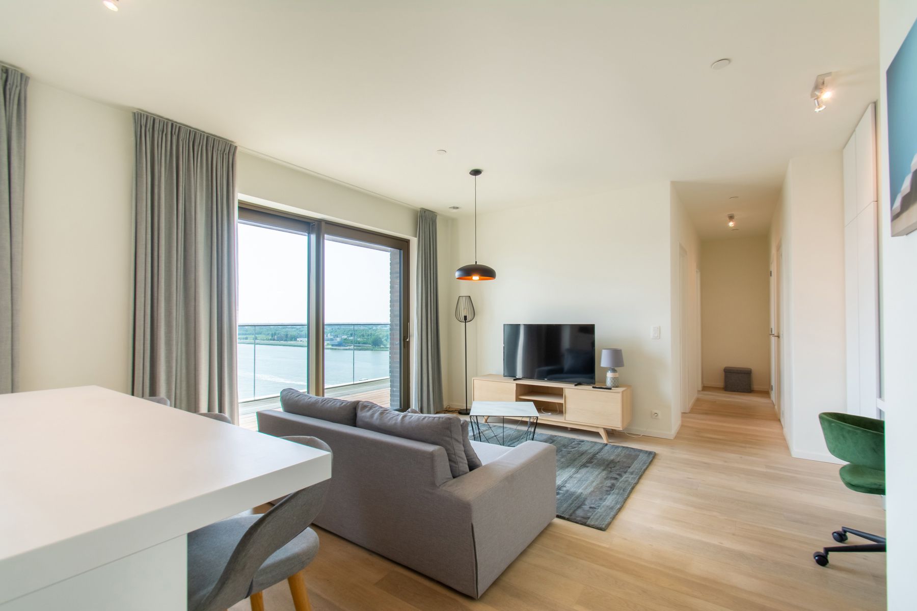 Ongemeubeld 2 slaapkamer appt. met zicht op de Schelde foto 3