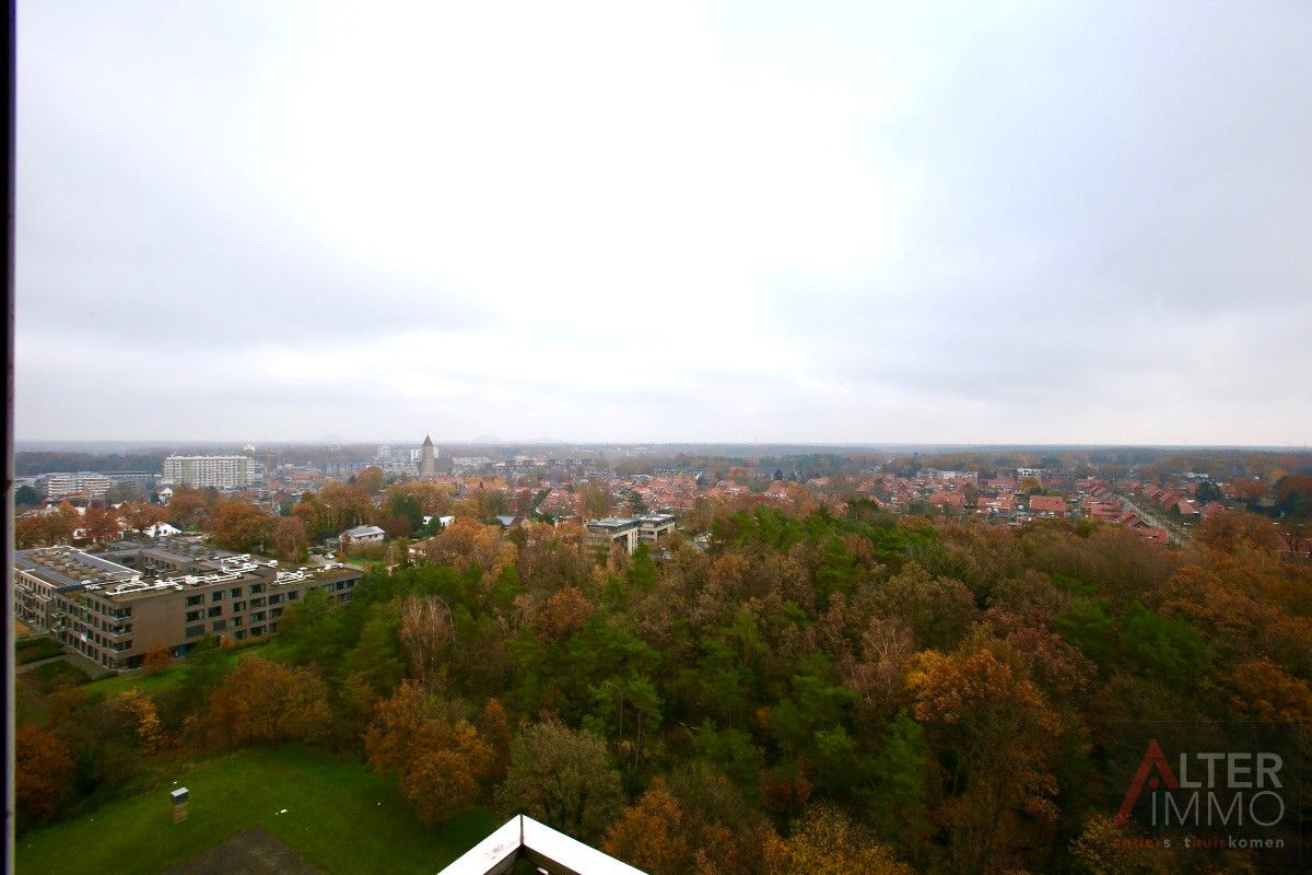 Gerenoveerd 2 slaapkamer appartement met prachtig uitzicht en ondergrondse berging. foto 19