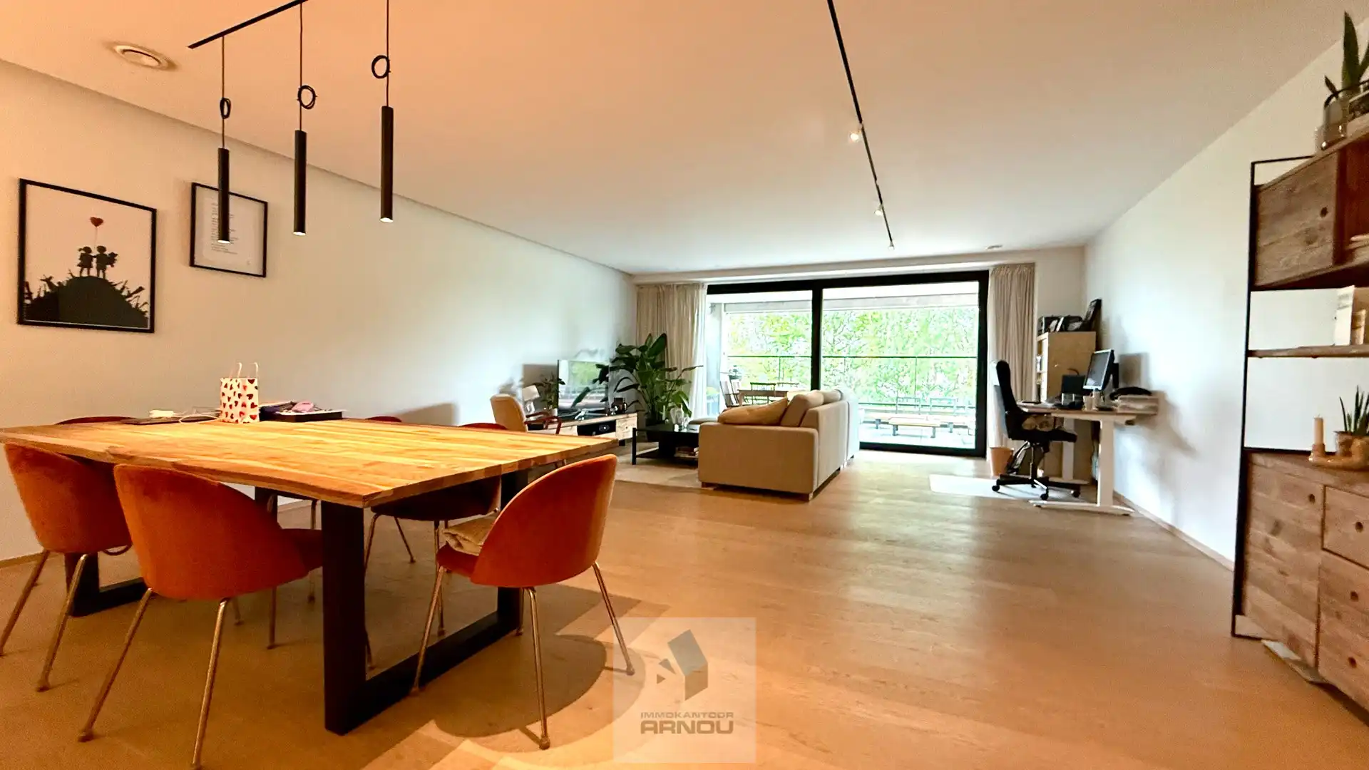 Stijlvolle en ruime loft met 2 slaapkamers, dressing, overdekt terras en 2 parkeerplaatsen foto 3
