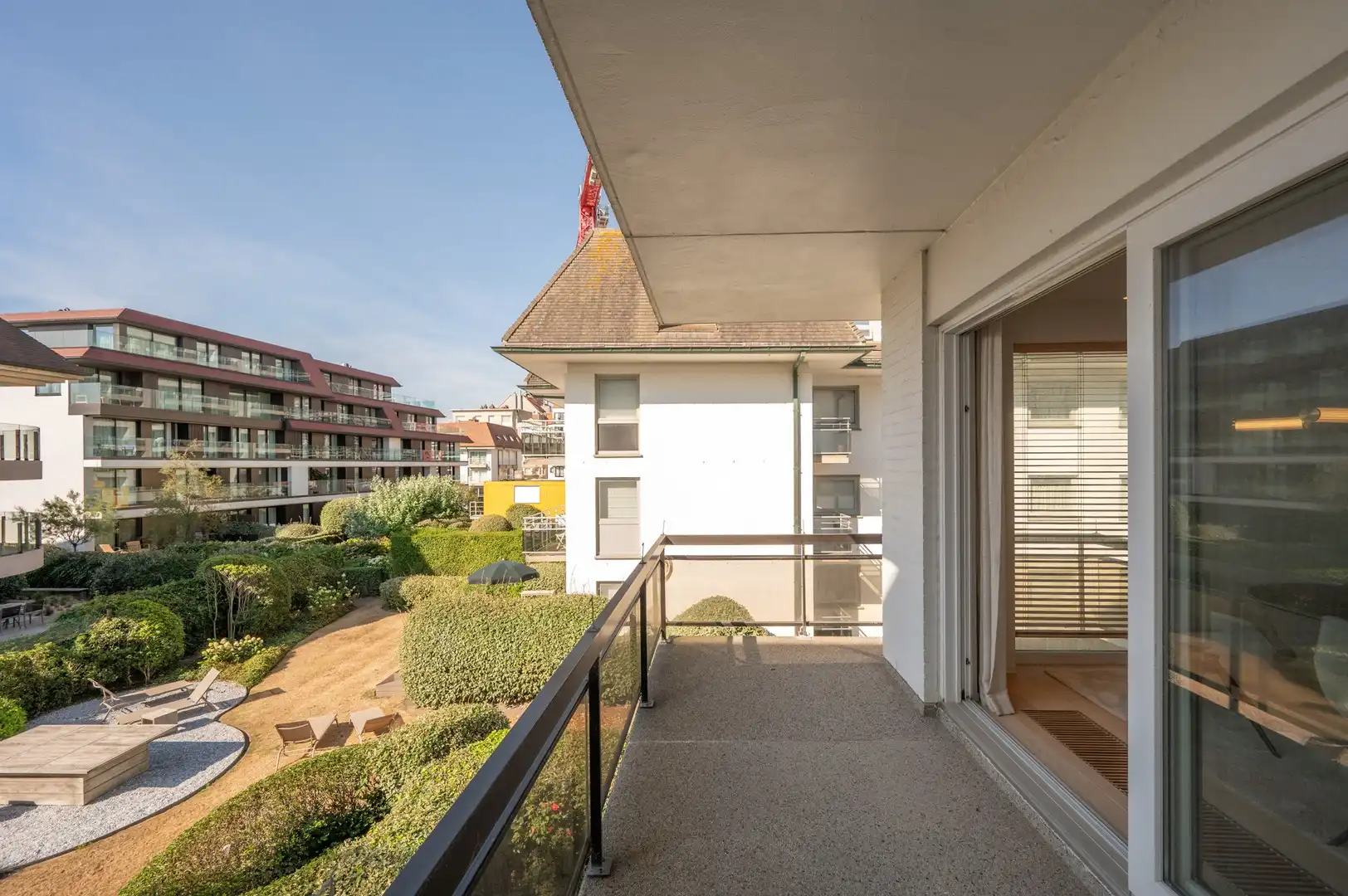 Luxueus gerenoveerd hoekappartement met zeezicht vlakbij de wandeldijk in het Zoute. foto 12