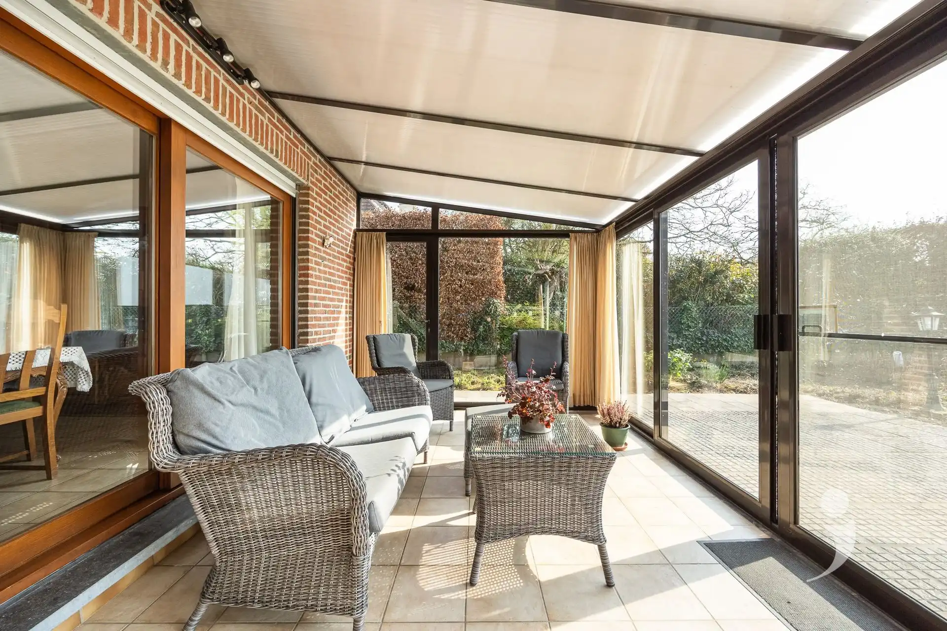 Instapklare en ruime woning met zicht op de velden! foto 11