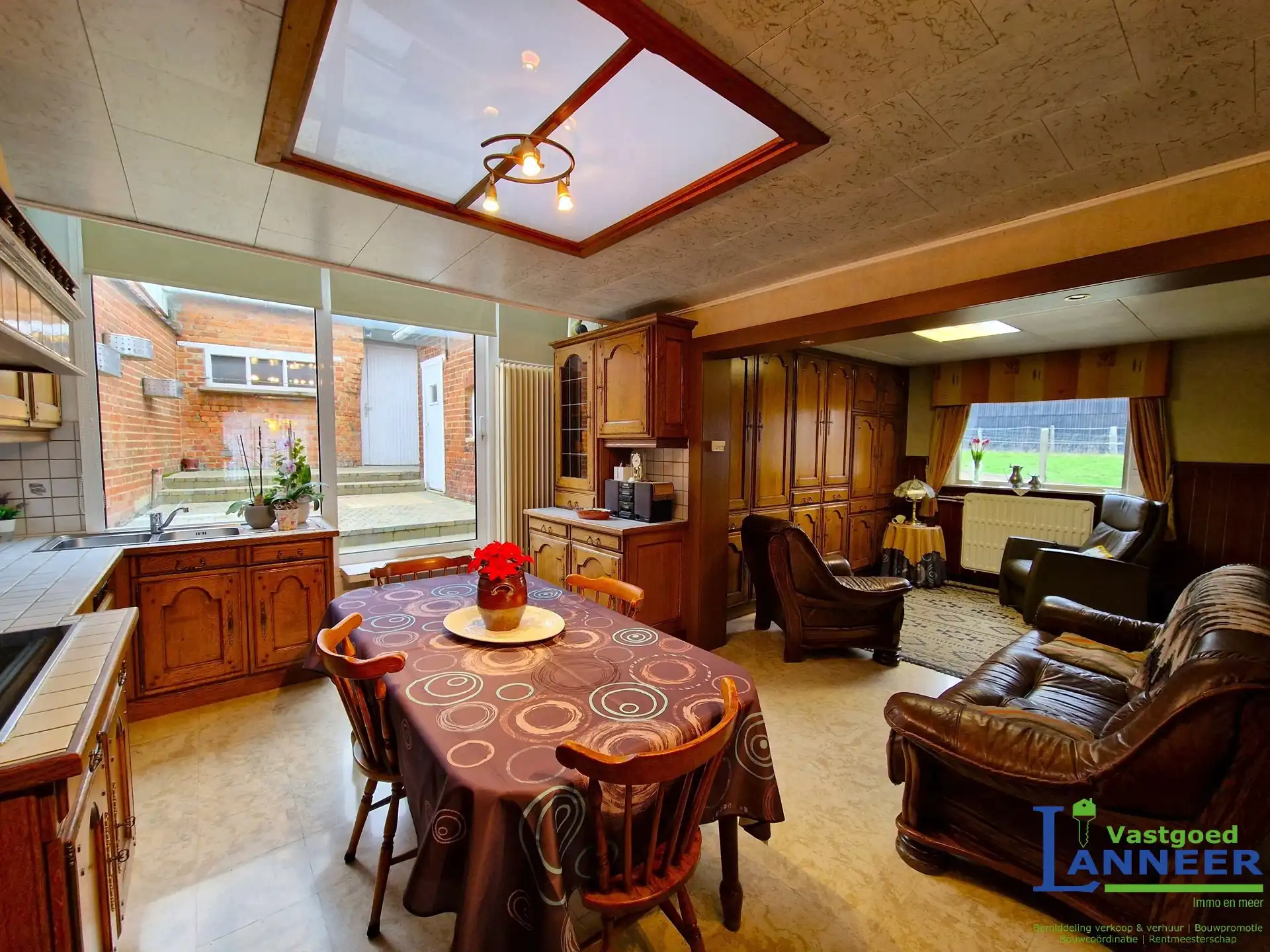 Woning met grote garage, 4 slpkmrs en diverse bijgebouwen foto 7