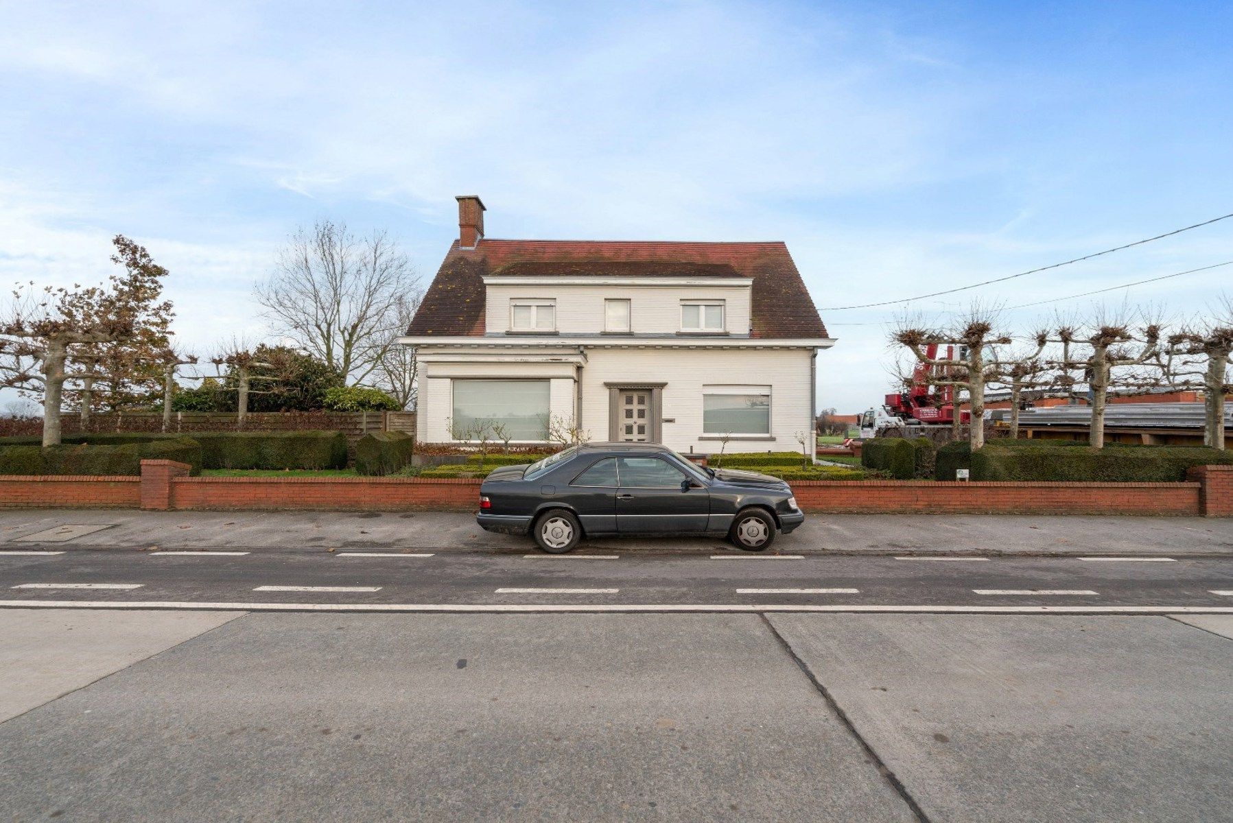 Hoofdfoto van de publicatie: Ruime villa op groot groen perceel met 4 slaapkamers en 2 badkamers