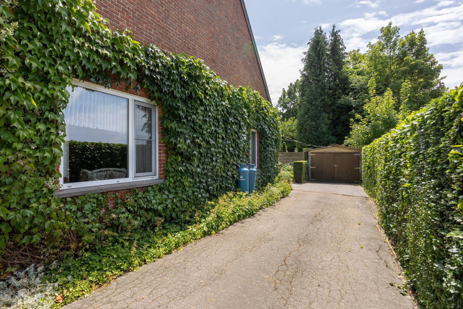 Halfopen woning op een perceel van 12a58ca te koop! foto 2