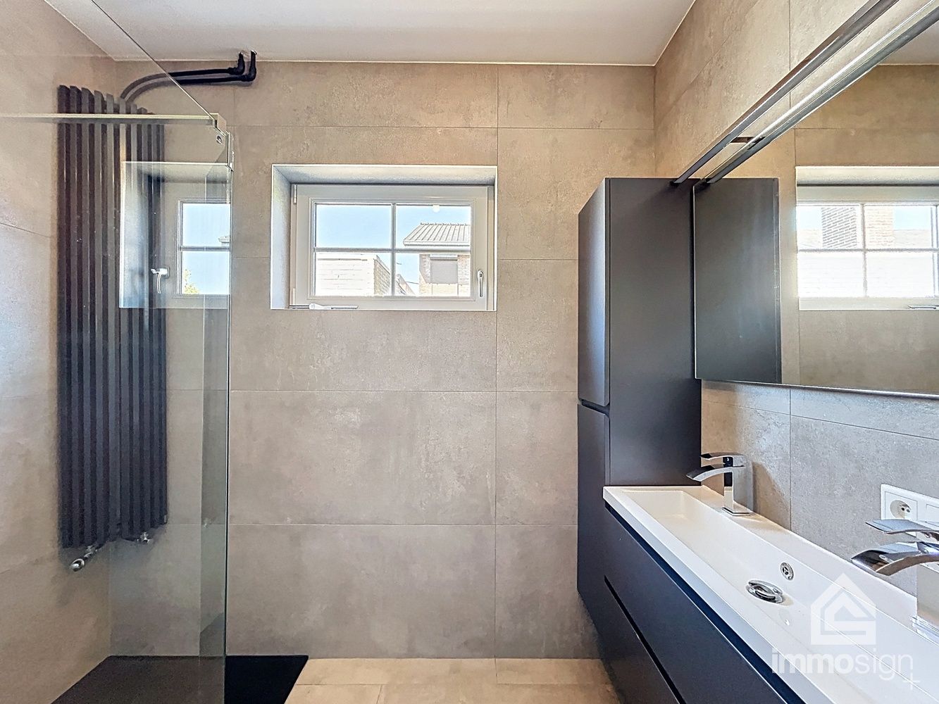 Instapklare gezinswoning met 3 slaapkamers, 2 badkamers, vrijstaande garage en prachtige tuinkamer foto 33