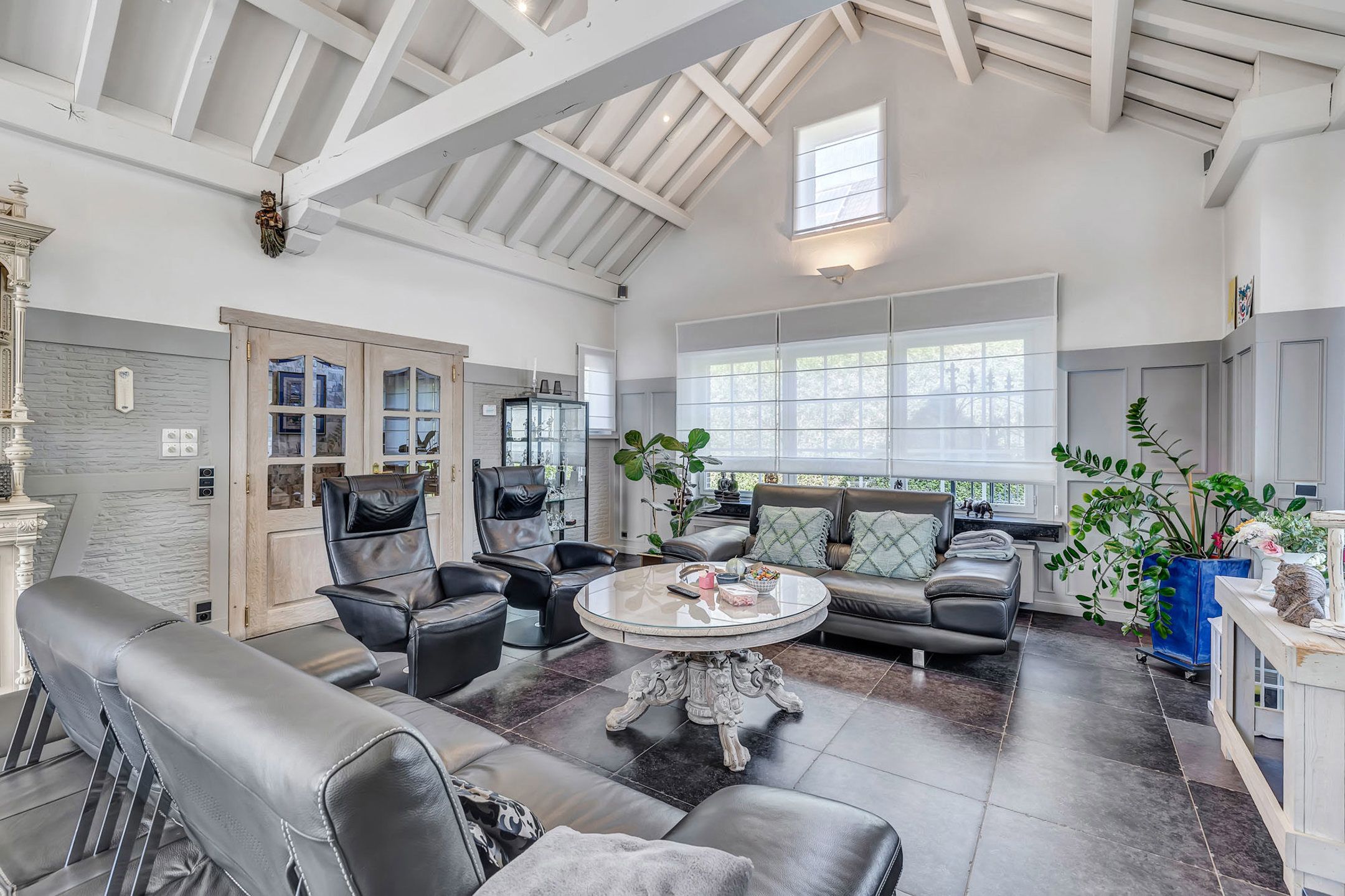 Instapklare ruime woning met loods(verkoop onder aandelen) foto 6