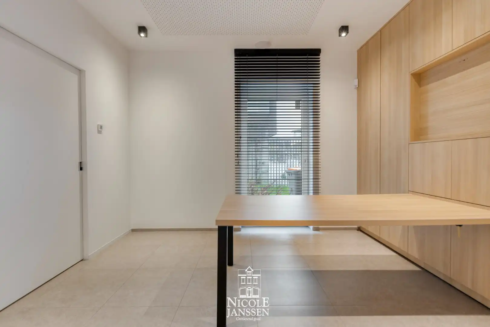 Gelijkvloers instapklaar handelspand foto 11