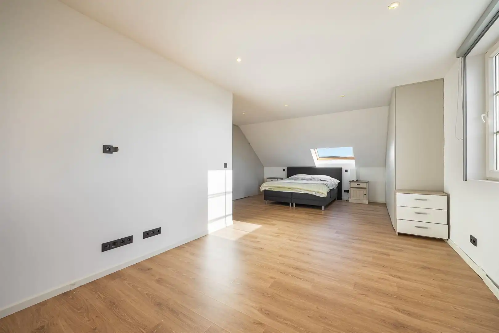 Ruime instapklare woning met 4 slaapkamers! foto 17