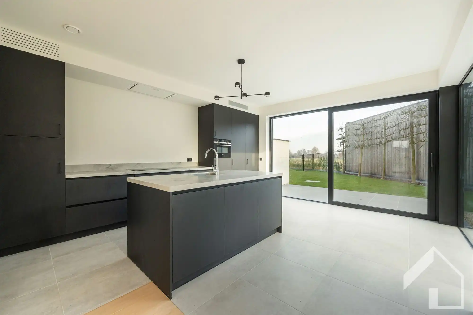 Prachtige nieuwbouwwoning (BEN) voorzien van alle comfort foto 3