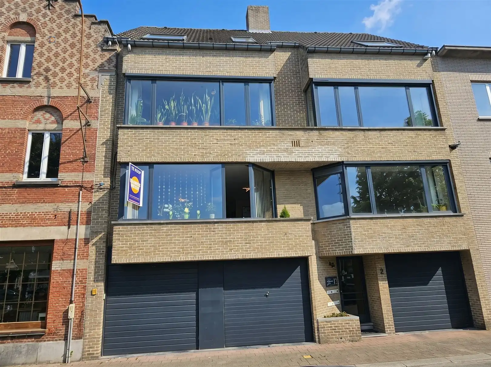 Lichtrijk 2-slaapkamer appartement met terras, garage en zicht op het kanaal foto 11